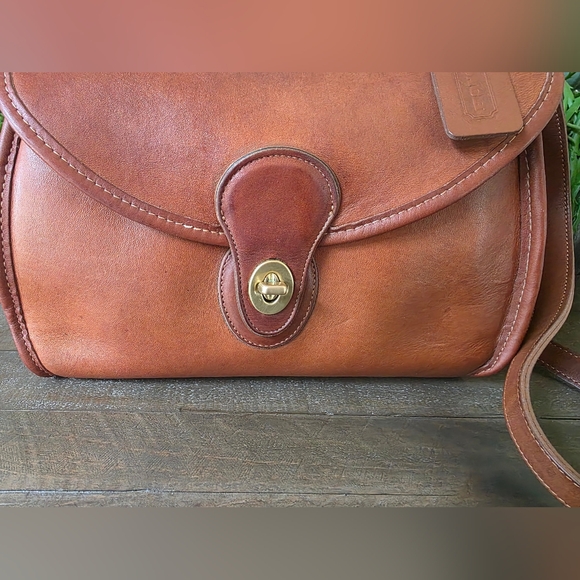 Vintage Coach Logan Crossbody/Shoulder Bag In Glovetanned British Tan Leather - Picture 4 of 14